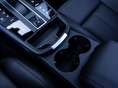 Certified 2025 Porsche Macan image 18