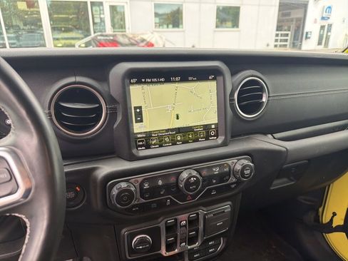 Used 2023 Jeep Wrangler Unlimited Sahara w/ Cold Weather Group AWD/4WD image 6