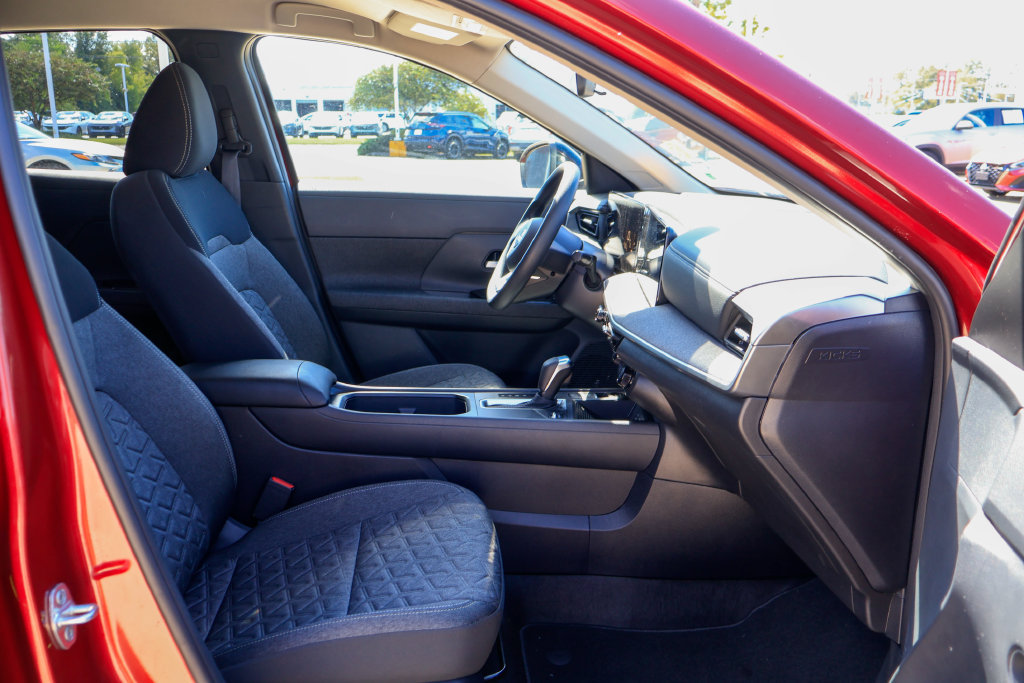 Used 2026 Nissan Kicks SV FWD image 8