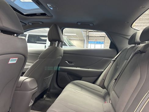 Used 2025 Hyundai Elantra SEL image 20