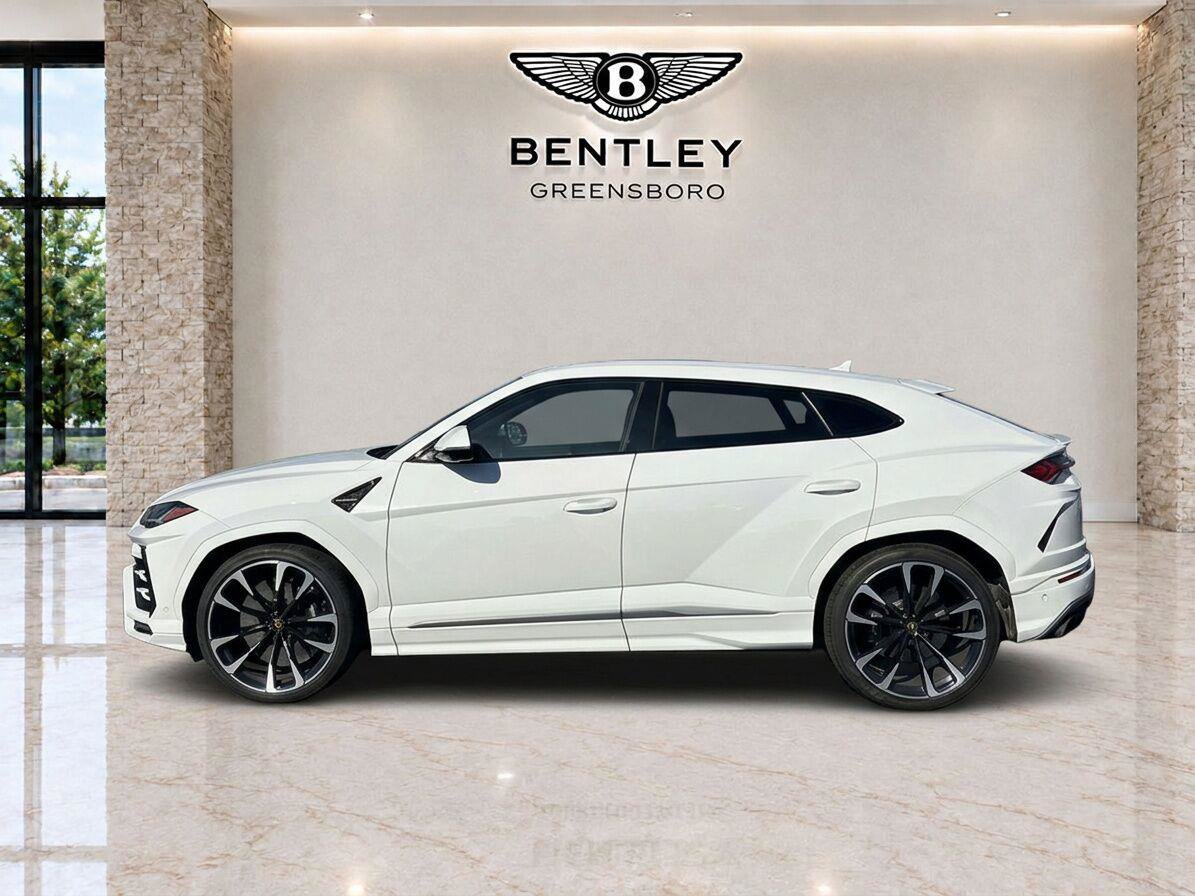 Used 2021 Lamborghini Urus AWD/4WD image 2