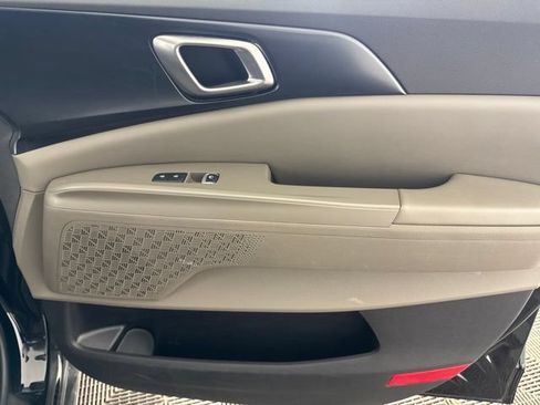 Certified 2025 Kia Carnival FWD image 21