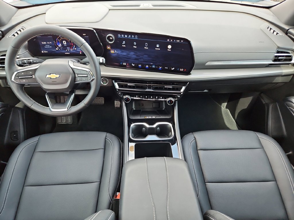 Used 2025 Chevrolet Traverse LT w/ Driver Confidence Package FWD image 17