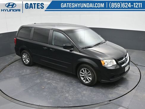 Used 2016 Dodge Grand Caravan SE image 40