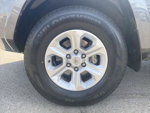 Certified 2022 Toyota 4Runner SR5 AWD/4WD image 10