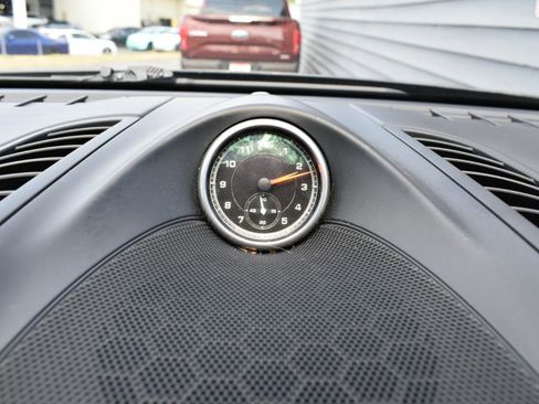 Used 2015 Porsche Cayenne Turbo image 20