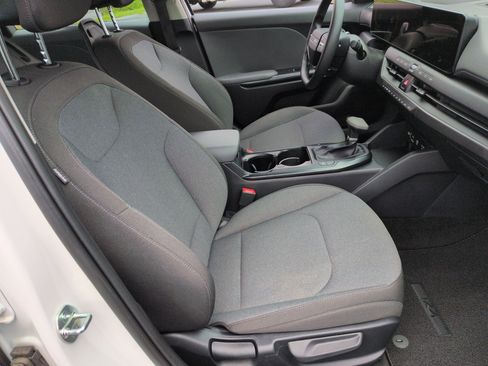 Used 2025 Kia K4 FWD image 33
