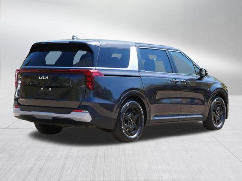 Used 2025 Kia Carnival FWD image 7