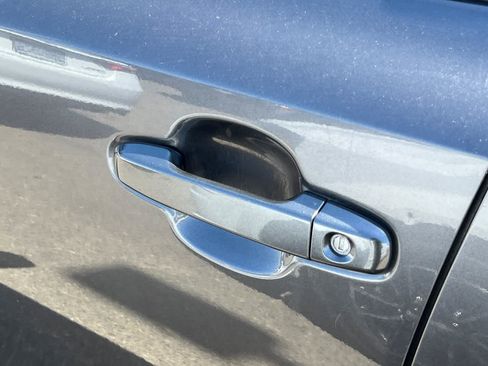 Used 2019 Toyota C-HR LE image 7