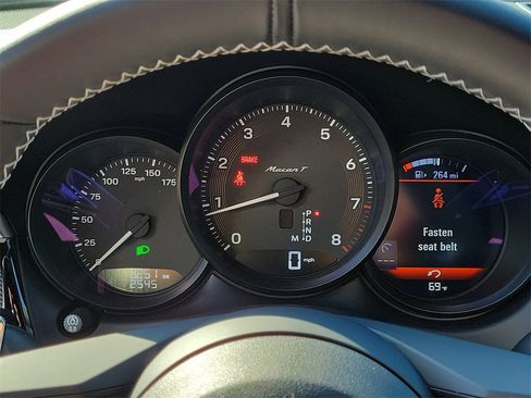 Certified 2025 Porsche Macan Turbo image 34