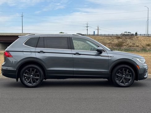 Used 2024 Volkswagen Tiguan SE AWD/4WD image 2