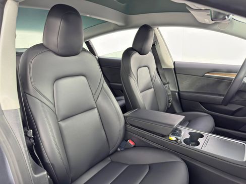 Used 2023 Tesla Model 3 Standard Range image 38