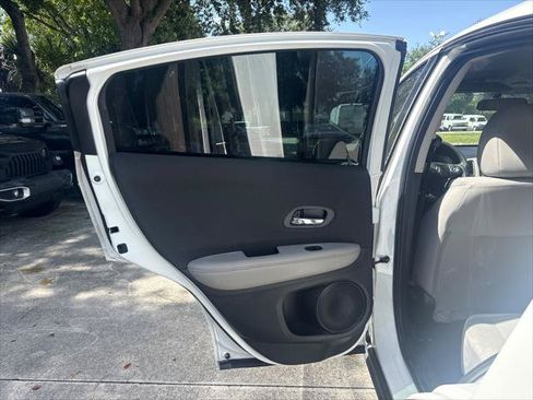 Used 2019 Honda HR-V LX image 17