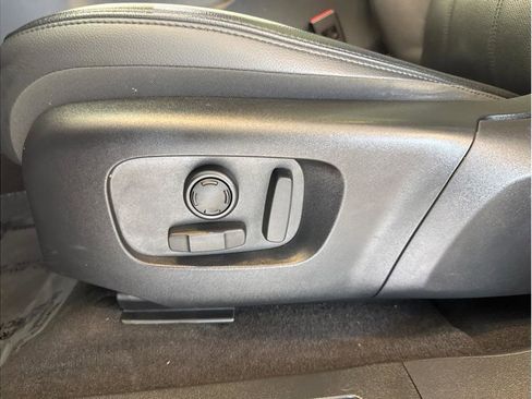 Used 2024 Land Rover Range Rover Evoque Dynamic SE image 41