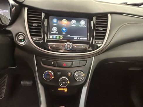 Used 2019 Chevrolet Trax LT w/ LT Convenience Package FWD image 24