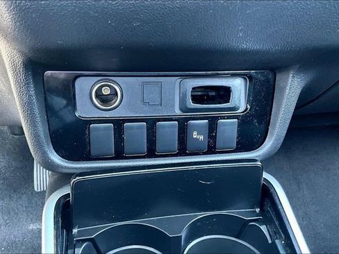 Used 2018 Mitsubishi Outlander FWD image 15
