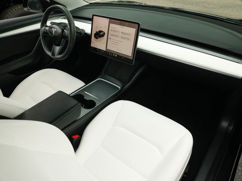 Used 2023 Tesla Model 3 Standard Range RWD image 21
