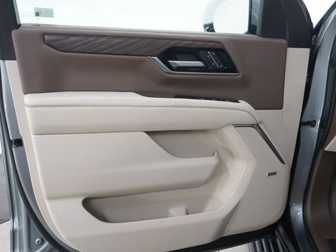 Used 2025 GMC Yukon Denali w/ Sun & Power Step Package AWD/4WD image 21