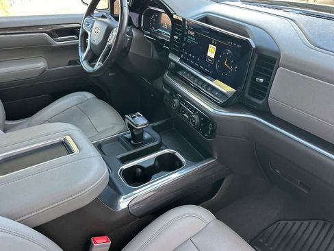 Used 2022 Chevrolet Silverado 1500 LTZ w/ LTZ Premium Package image 18