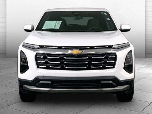 Used 2026 Chevrolet Equinox LT FWD image 2