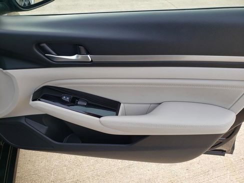 Used 2021 Nissan Altima 2.5 SV w/ SV Premium Package image 26