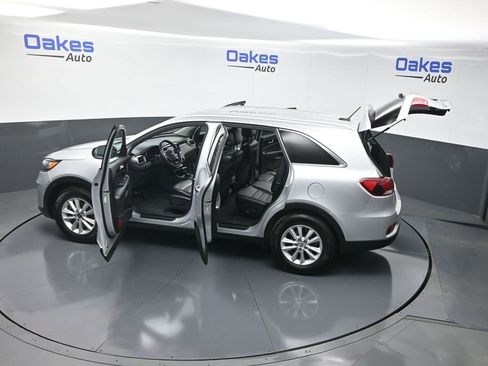 Used 2020 Kia Sorento LX w/ LX I4 Convenience Package image 59