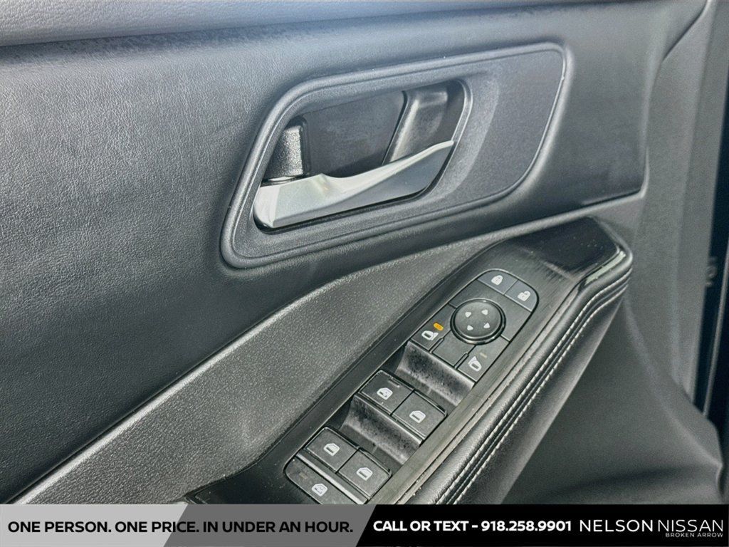Certified 2025 Nissan Rogue SV FWD image 17