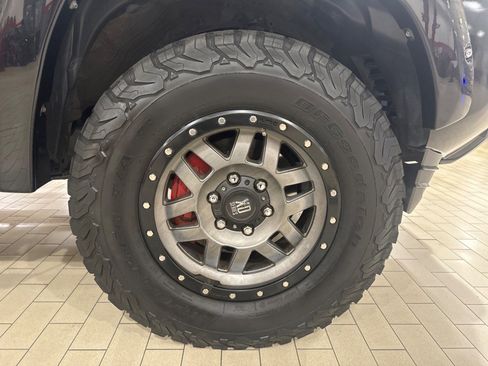 Used 2017 Toyota Tacoma SR5 w/ Tow Package RWD image 47