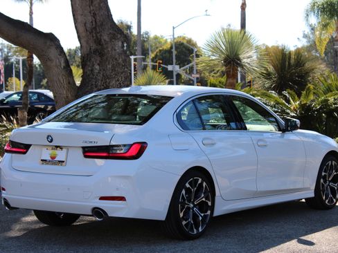Used 2025 BMW 330i Sedan image 5