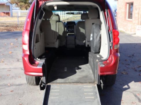Used 2014 Dodge Grand Caravan SXT w/ UConnect Hands-Free Group image 10