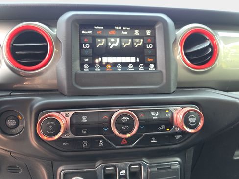 Used 2021 Jeep Wrangler Unlimited Sahara AWD/4WD image 21