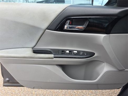 Used 2017 Honda Accord LX image 19