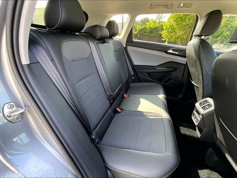 Used 2022 Volkswagen Taos SE image 38