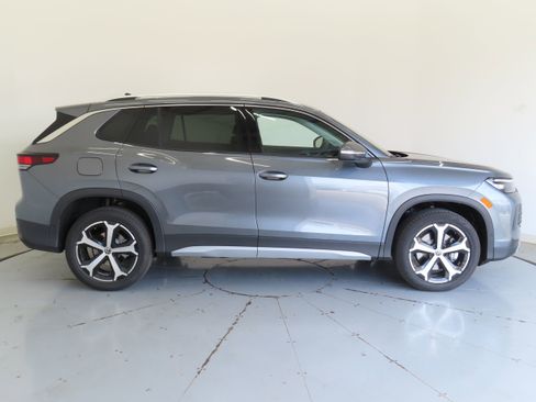 New 2026 Volkswagen Tiguan SE image 2