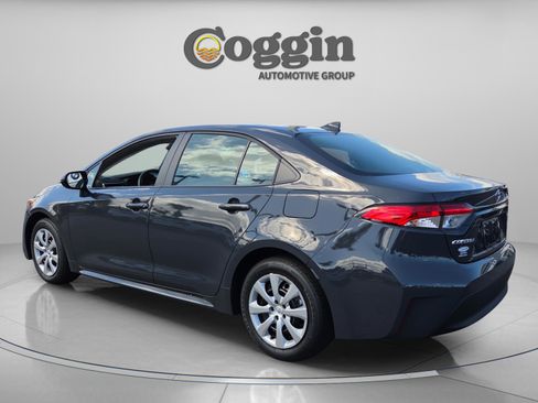 Used 2025 Toyota Corolla LE w/ Convenience Package image 3