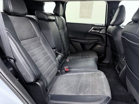 Used 2025 Mitsubishi Outlander SE FWD image 21