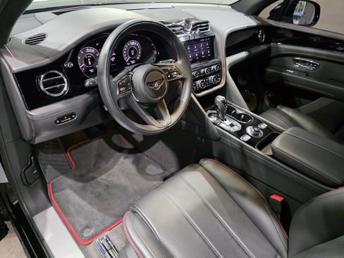 Used 2024 Bentley Bentayga image 7