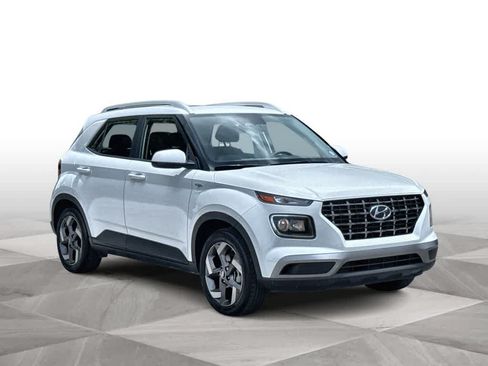 Used 2025 Hyundai Venue SEL FWD image 2