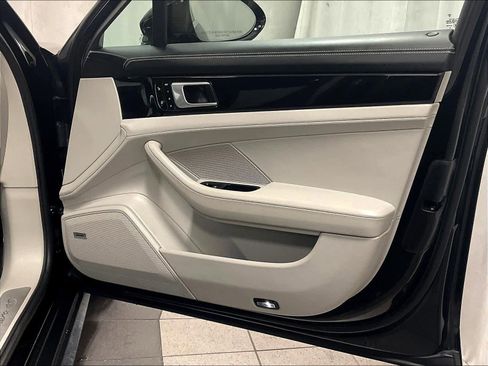 Used 2018 Porsche Panamera 4S image 12