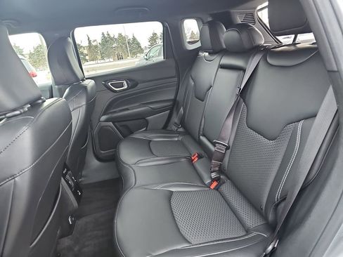 Used 2023 Jeep Compass Altitude w/ Convenience Group image 14