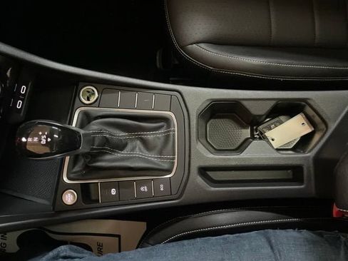 Certified 2023 Volkswagen Jetta SE w/ Panoramic Sunroof Package FWD image 23