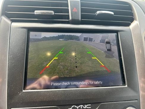 Used 2020 Ford Fusion SE FWD image 5