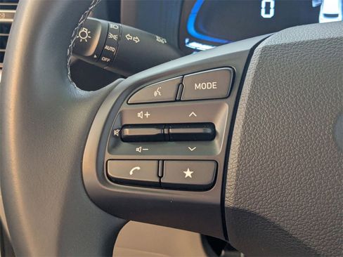 Used 2025 Hyundai Venue SEL image 26