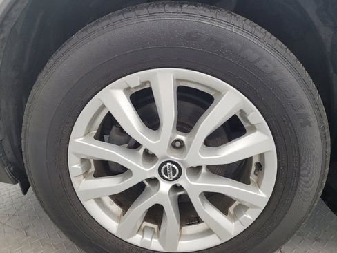 Used 2018 Nissan Rogue SV w/ Sun & Sound Touring Package image 31