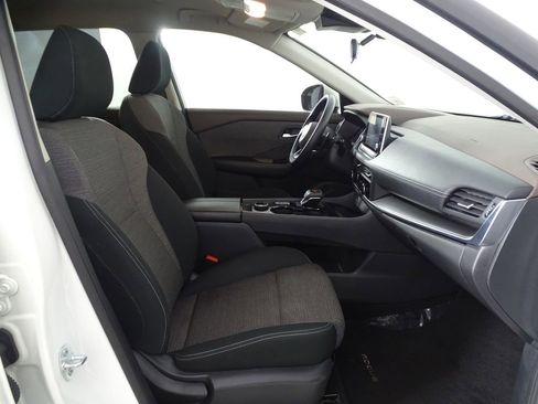 Used 2023 Nissan Rogue SV image 11