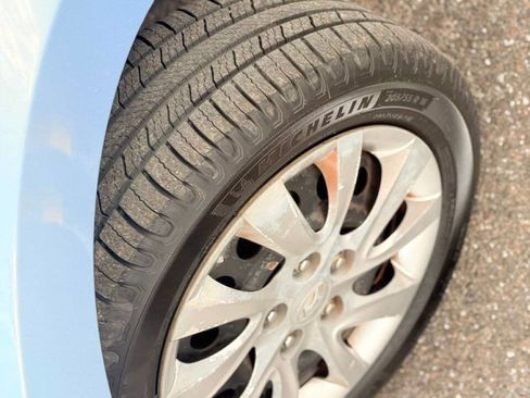 Used 2012 Hyundai Elantra GLS image 8