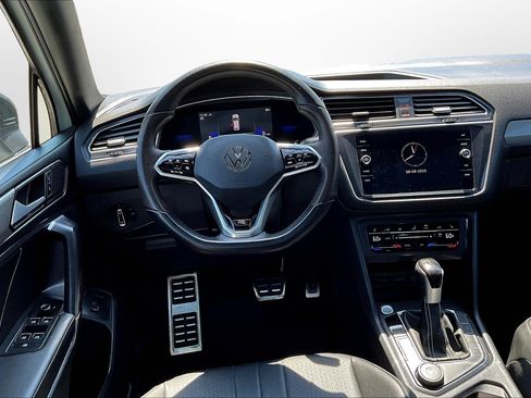 Used 2022 Volkswagen Tiguan SE R-Line image 5