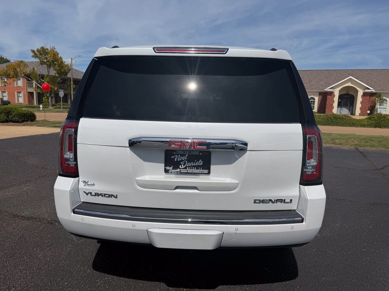 Used 2020 GMC Yukon Denali w/ Denali Premium Package RWD image 4