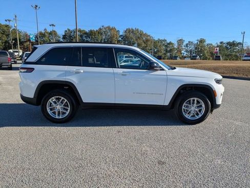 New 2025 Jeep Grand Cherokee Laredo RWD image 10