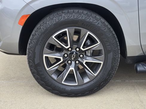 Used 2024 Chevrolet Suburban Z71 w/ Z71 Off-Road Package image 15